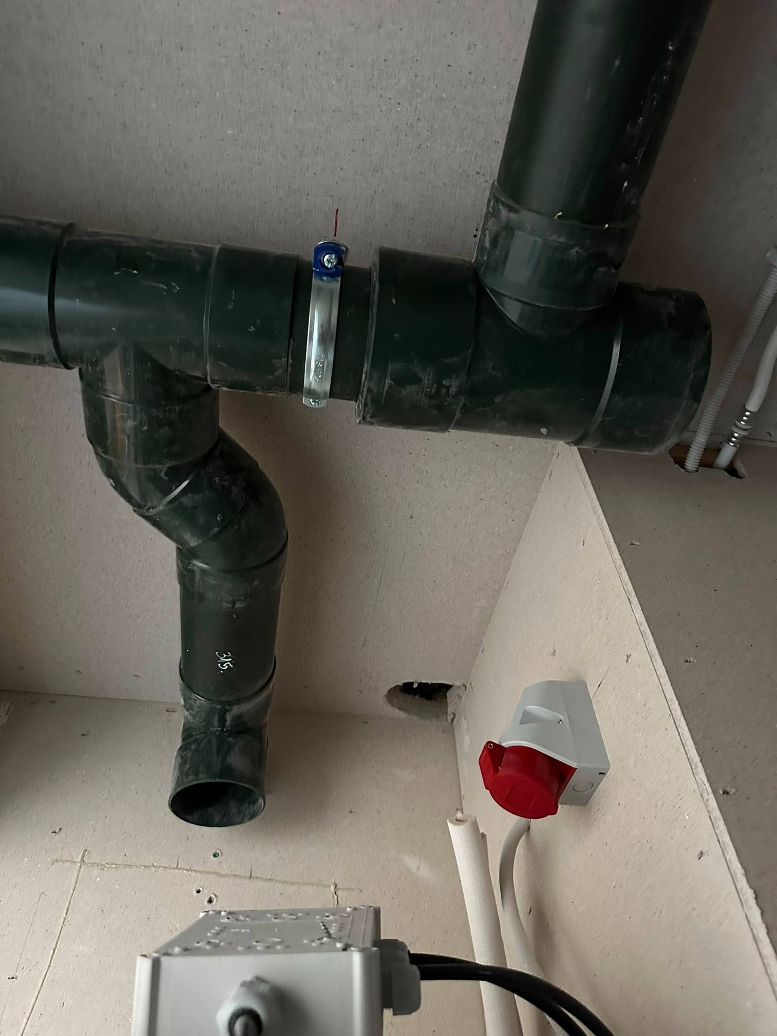 Complete heat pump installation for a family home - professional selection, installation and commissioning